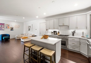 410 W Broadway, Boston, Massachusetts 02127, 3 Bedrooms Bedrooms, 6 Rooms Rooms,2 BathroomsBathrooms,Residential,For Sale,W Broadway,73175231