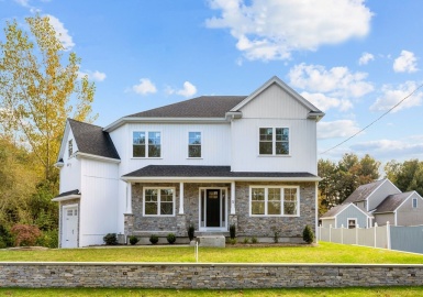 5 Cedar Creek Drive, Attleboro, Massachusetts 02703, 4 Bedrooms Bedrooms, 11 Rooms Rooms,2.5 BathroomsBathrooms,Residential,For Sale,Cedar Creek Drive,73174301
