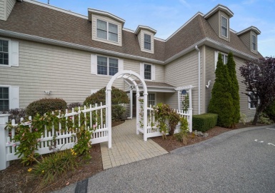 3 Pirmi Ln, Gloucester, Massachusetts 01930, 2 Bedrooms Bedrooms, 5 Rooms Rooms,2 BathroomsBathrooms,Residential,For Sale,Seasons,Pirmi Ln,73178783