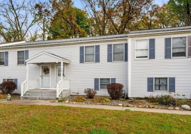 148 Riviera Dr, Agawam, Massachusetts 01001, 2 Bedrooms Bedrooms, 4 Rooms Rooms,1.5 BathroomsBathrooms,Residential,For Sale,Riviera Apartments,Riviera Dr,73178869