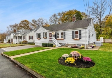 39 Maynard Rd, Dedham, Massachusetts 02026, 3 Bedrooms Bedrooms, 6 Rooms Rooms,1.5 BathroomsBathrooms,Residential,For Sale,Maynard Rd,73179329