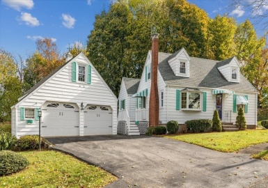 4 Hog Hill Road, Peabody, Massachusetts 01960, 4 Bedrooms Bedrooms, 7 Rooms Rooms,1 BathroomBathrooms,Residential,For Sale,Hog Hill Road,73180354