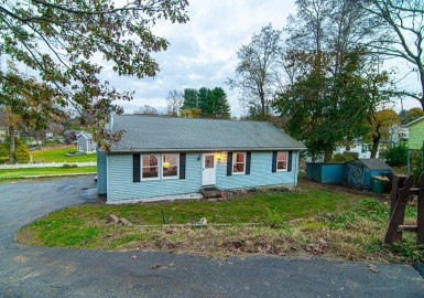 184 Millbury Avenue, Millbury, Massachusetts 01527, 3 Bedrooms Bedrooms, 5 Rooms Rooms,2 BathroomsBathrooms,Residential,For Sale,Millbury Avenue,73178243