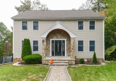 6 Kirkland St, Saugus, Massachusetts 01906, 4 Bedrooms Bedrooms, 8 Rooms Rooms,3.5 BathroomsBathrooms,Residential,For Sale,Kirkland St,73171313