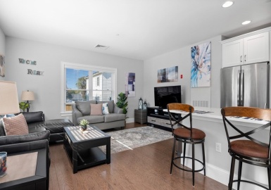 445 Essex St, Swampscott, Massachusetts 01907, 2 Bedrooms Bedrooms, 5 Rooms Rooms,2 BathroomsBathrooms,Residential,For Sale,Avery,Essex St,73171648