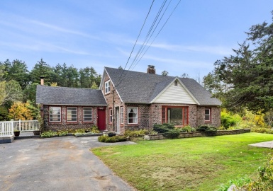 582 Wethersfield Street, Rowley, Massachusetts 01969, 4 Bedrooms Bedrooms, 7 Rooms Rooms,2 BathroomsBathrooms,Residential,For Sale,Wethersfield Street,73172802