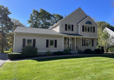 21 Laurelwood Dr, Worcester, Massachusetts 01605, 3 Bedrooms Bedrooms, 8 Rooms Rooms,2.5 BathroomsBathrooms,Residential,For Sale,Laurelwood Dr,73170391