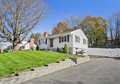 38 Irving Dr, Walpole, Massachusetts 02081, 3 Bedrooms Bedrooms, 5 Rooms Rooms,1 BathroomBathrooms,Residential,For Sale,Irving Dr,73180392