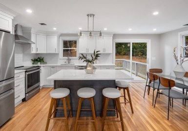 15 Aspen Street, Woburn, Massachusetts 01801, 4 Bedrooms Bedrooms, 6 Rooms Rooms,2 BathroomsBathrooms,Residential,For Sale,Aspen Street,73171772