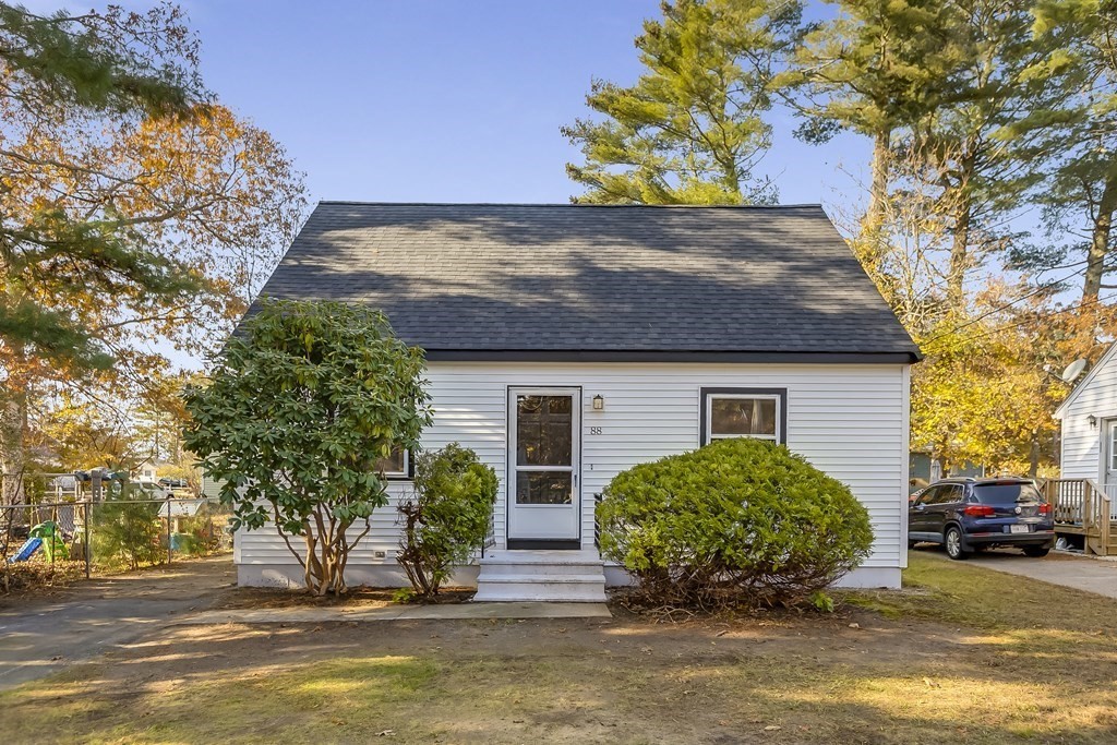 88 Hathaway St, Wareham, Massachusetts 02571