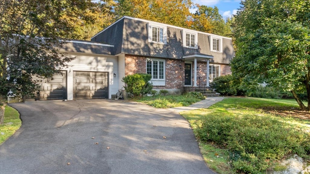 251 Poquanticut Ave, Easton, Massachusetts 02356