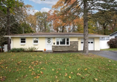 136 Kathleen Rd, Brockton, Massachusetts 02302, 3 Bedrooms Bedrooms, 6 Rooms Rooms,1 BathroomBathrooms,Residential,For Sale,Kathleen Rd,73180438