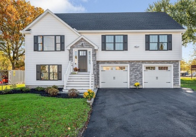 1 Frost Ave, Methuen, Massachusetts 01844, 3 Bedrooms Bedrooms, 7 Rooms Rooms,3 BathroomsBathrooms,Residential,For Sale,Frost Ave,73176193