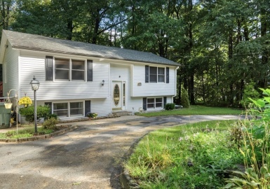 8 Amber Road, Holland, Massachusetts 01521, 4 Bedrooms Bedrooms, 7 Rooms Rooms,2 BathroomsBathrooms,Residential,For Sale,Amber Road,73168320