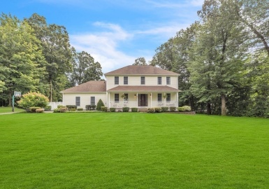 19 Upper River Rd, South Hadley, Massachusetts 01075, 4 Bedrooms Bedrooms, 8 Rooms Rooms,2.5 BathroomsBathrooms,Residential,For Sale,Upper River Rd,73154921