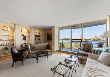 330 Beacon St, Boston, Massachusetts 02116, 1 Bedroom Bedrooms, 3 Rooms Rooms,1 BathroomBathrooms,Residential,For Sale,Beacon St,73167980