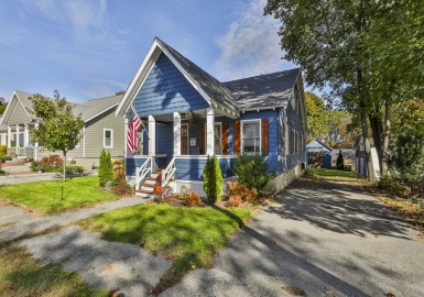 6 Adams St, Newburyport, Massachusetts 01950, 3 Bedrooms Bedrooms, 7 Rooms Rooms,2 BathroomsBathrooms,Residential,For Sale,Adams St,73173714