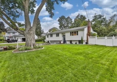 11 Rawson Hill Rd, Newburyport, Massachusetts 01950, 3 Bedrooms Bedrooms, 7 Rooms Rooms,2 BathroomsBathrooms,Residential,For Sale,Rawson Hill Rd,73169017