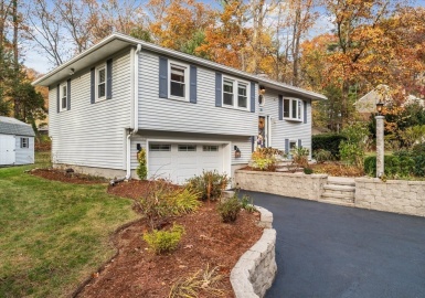 19 Bentley Ln, Chelmsford, Massachusetts 01824, 3 Bedrooms Bedrooms, 6 Rooms Rooms,2.5 BathroomsBathrooms,Residential,For Sale,Bentley Ln,73179254