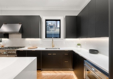 760 E Broadway, Boston, Massachusetts 02127, 3 Bedrooms Bedrooms, 6 Rooms Rooms,3 BathroomsBathrooms,Residential,For Sale,E Broadway,73151596