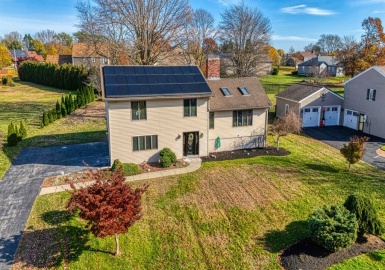 160 Yankee Peddler Dr, Somerset, Massachusetts 02726, 3 Bedrooms Bedrooms, 6 Rooms Rooms,2 BathroomsBathrooms,Residential,For Sale,Yankee Peddler Dr,73180728