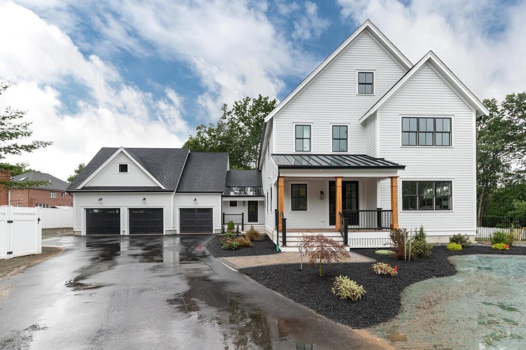 22 Farmhouse Lane, Reading, Massachusetts 01867