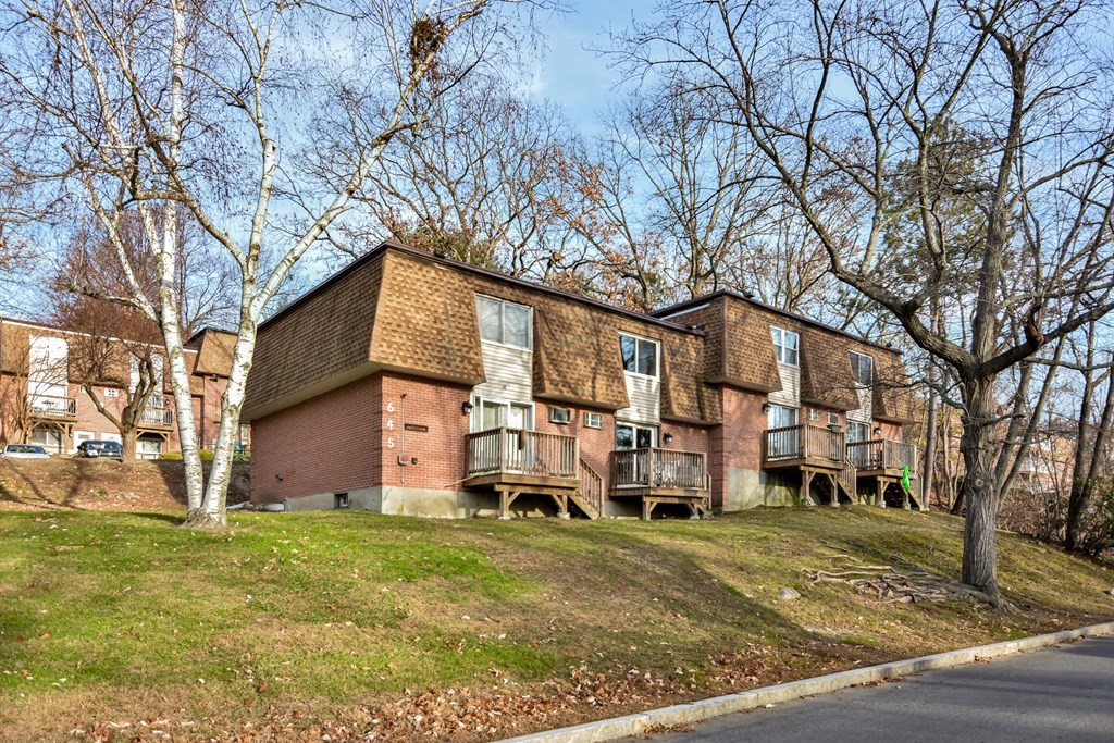 645 Robbins Ave, Dracut, Massachusetts 01826