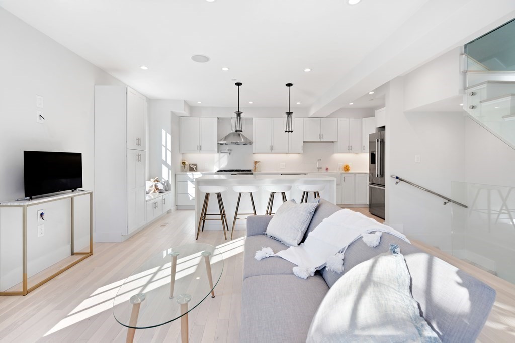 13 Lowell St, Arlington, Massachusetts 02476