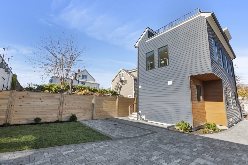 152 Charles Street, Cambridge, Massachusetts 02141