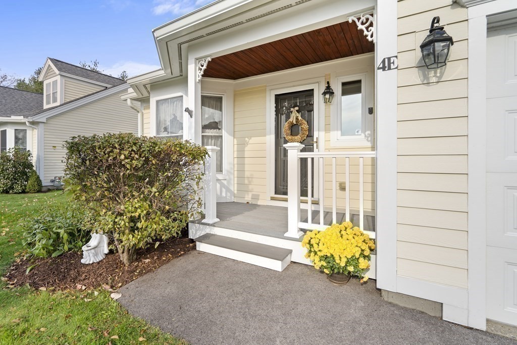 4 Strawberry Ln, Hudson, Massachusetts 01749