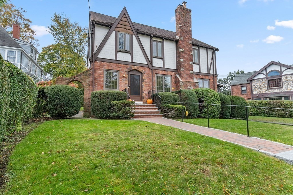 102 Arlington St, Newton, Massachusetts 02458