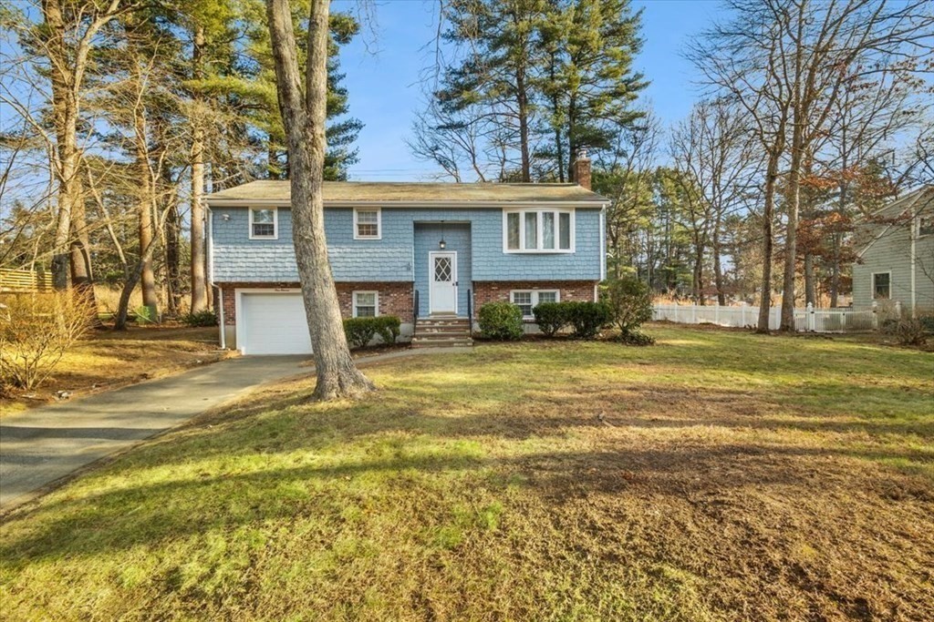 111 Elizabeth Dr, Raynham, Massachusetts 02767