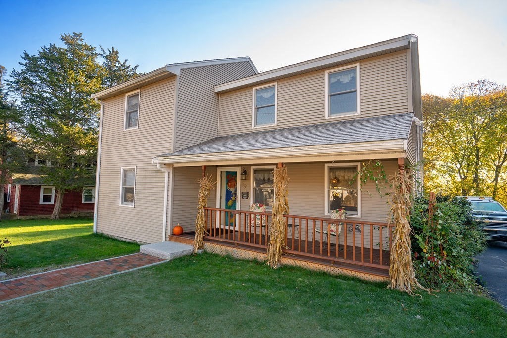 5 Dewey St, Amesbury, Massachusetts 01913