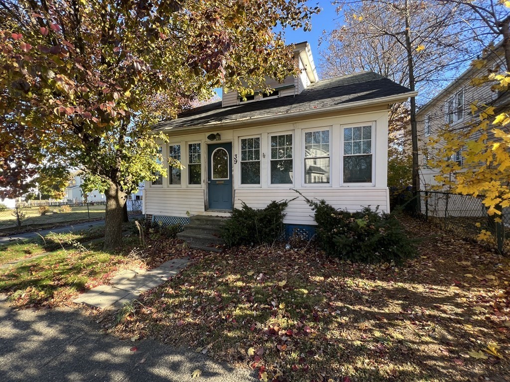 39 Algonquin St, Chicopee, Massachusetts 01013