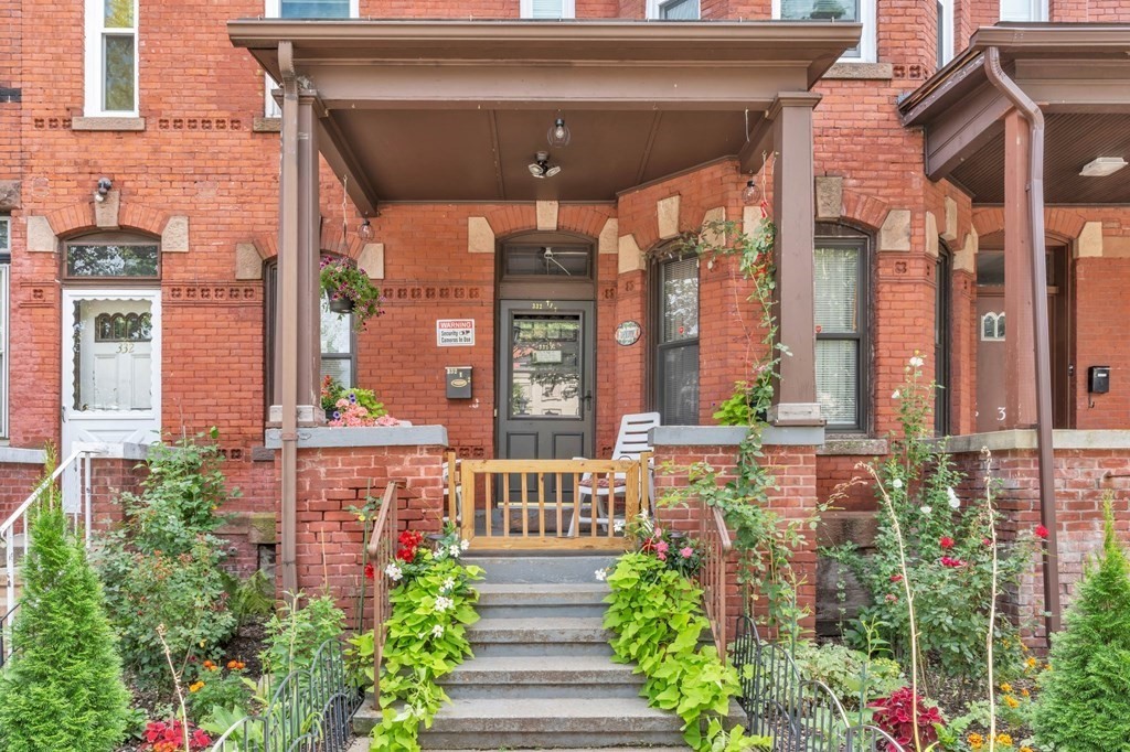 332 1/2 Maple St., Holyoke, Massachusetts 01040