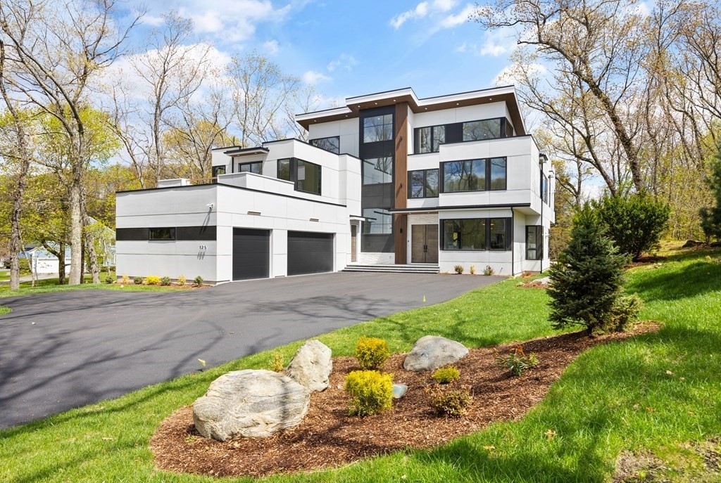 125 Laconia Street, Lexington, Massachusetts 02420
