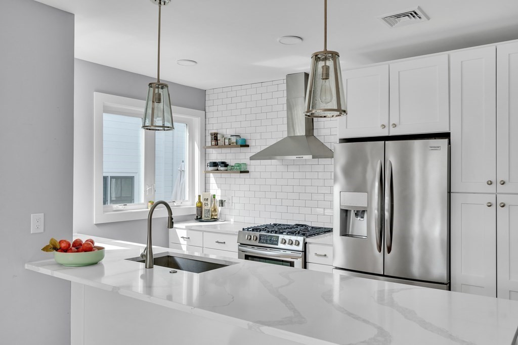 19 Plymouth Street, Cambridge, Massachusetts 02141