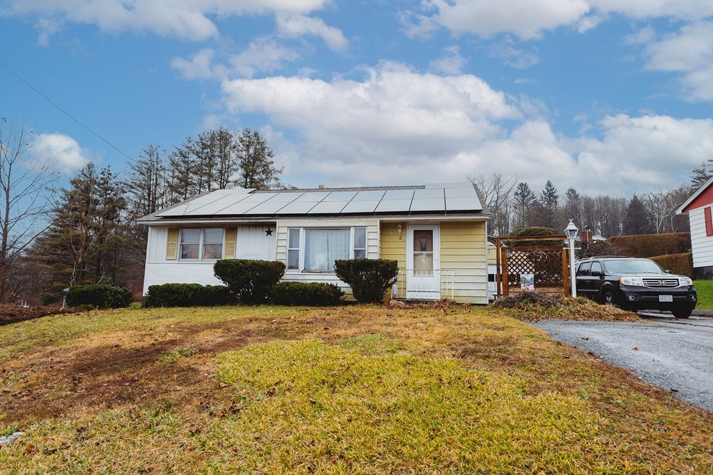 2 Woods Dr, Adams, Massachusetts 01220