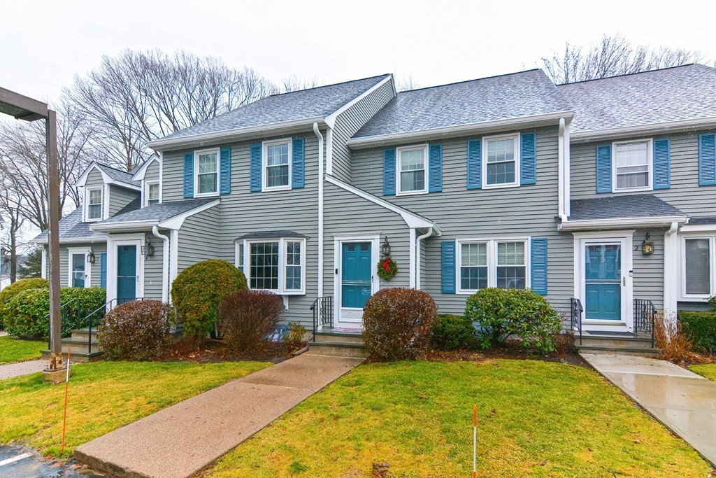 3 Washington Green, Walpole, Massachusetts 02032