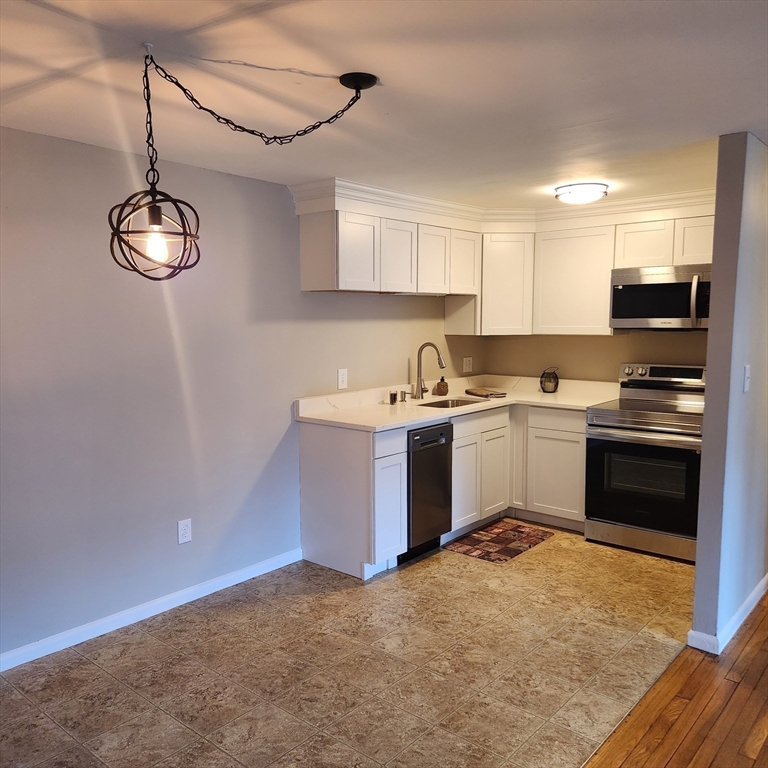 3 Albert Dr, Woburn, Massachusetts 01801