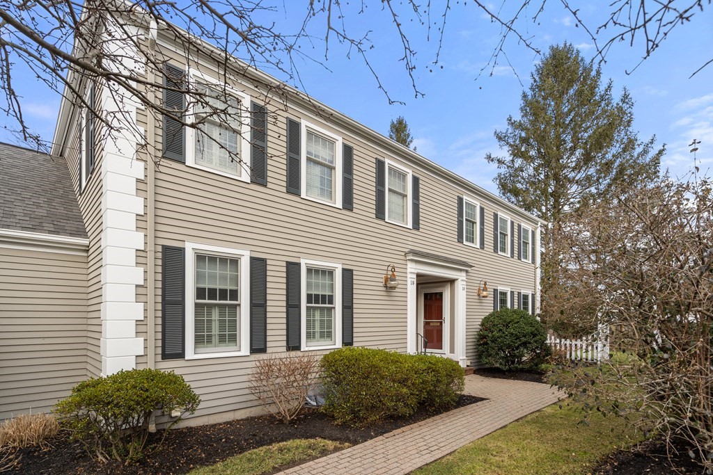 18 Prentiss Place, Medfield, Massachusetts 02052