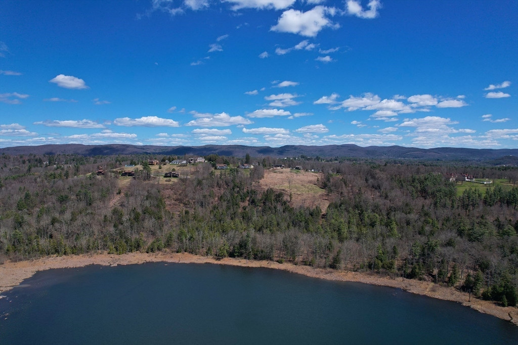 9 Wheatley, Stockbridge, Massachusetts 01262