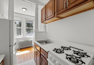 172 Maple Street, Malden, Massachusetts 02148, 2 Rooms Rooms,1 BathroomBathrooms,Residential Lease,For Rent,Maple Street,73263703