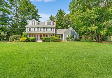 8 Creeping Jenny Ln, Taunton, Massachusetts 02780, 4 Bedrooms Bedrooms, 12 Rooms Rooms,2.5 BathroomsBathrooms,Residential,For Sale,Creeping Jenny Ln,73283917