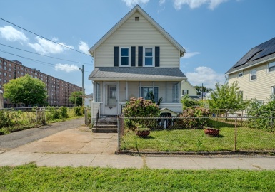 11 Hampshire Street, Ludlow, Massachusetts 01056, 3 Bedrooms Bedrooms, 7 Rooms Rooms,1 BathroomBathrooms,Residential,For Sale,Hampshire Street,73283203
