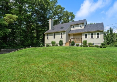 893 Upper Union Street, Franklin, Massachusetts 02038, 3 Bedrooms Bedrooms, 6 Rooms Rooms,2 BathroomsBathrooms,Residential,For Sale,Upper Union Street,73264024
