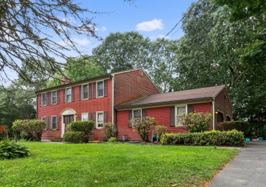 9 Rosewood Terrace, Dartmouth, Massachusetts 02747, 4 Bedrooms Bedrooms, 7 Rooms Rooms,2.5 BathroomsBathrooms,Residential,For Sale,Rosewood Terrace,73279437