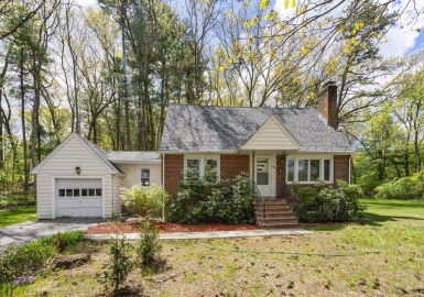 687 Boston Post Road, Sudbury, Massachusetts 01776, 4 Bedrooms Bedrooms, 7 Rooms Rooms,2 BathroomsBathrooms,Residential,For Sale,Boston Post Road,73270588