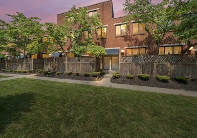 85 Brainerd Rd, Boston, Massachusetts 02134, 3 Bedrooms Bedrooms, 6 Rooms Rooms,2.5 BathroomsBathrooms,Residential,For Sale,Redstone Court Condominium,Brainerd Rd,73265796