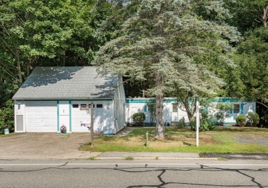 69 Pleasant Street, Rockland, Massachusetts 02370, 2 Bedrooms Bedrooms, 4 Rooms Rooms,1 BathroomBathrooms,Residential,For Sale,Pleasant Street,73276759